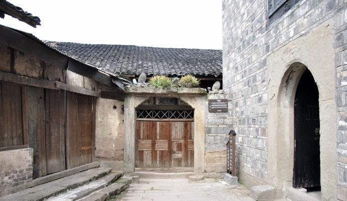 昆山杜克大学餐饮系统配备了爱优特静电光解一体式油烟净化器